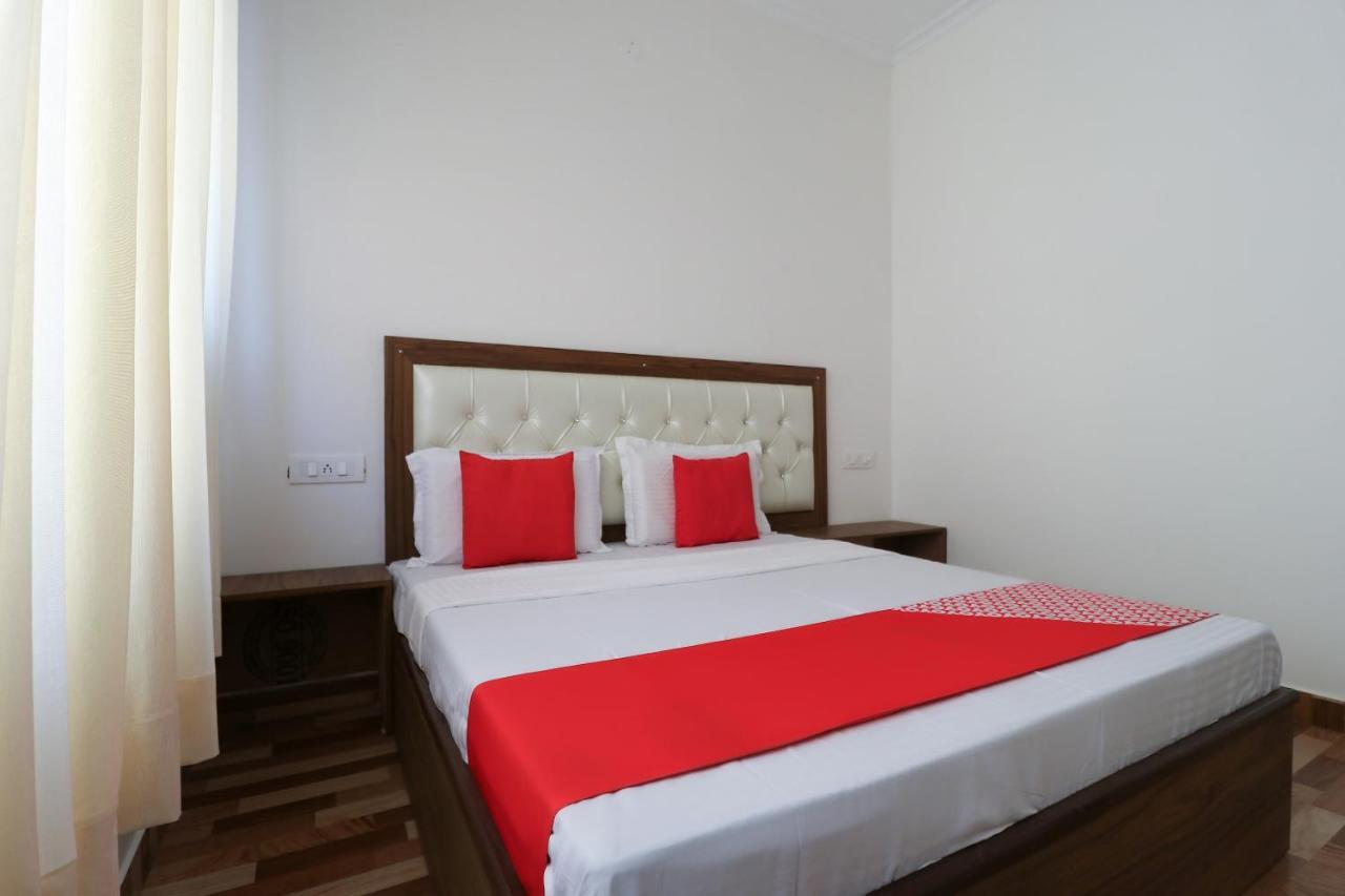 Oyo 64004 Hotel Kartar Zirakpur Dış mekan fotoğraf